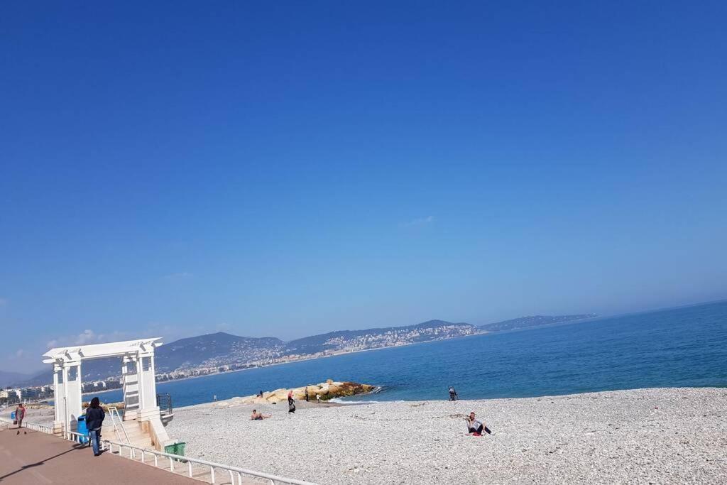 Beau A 50m De La *